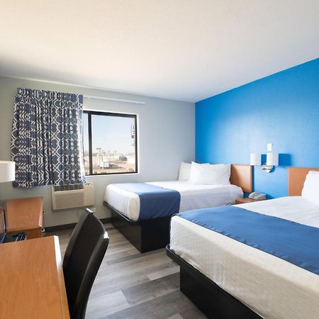 Americas Best Value Inn East Peoria Exteriör bild