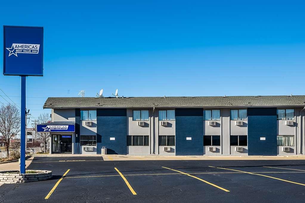 Americas Best Value Inn East Peoria Exteriör bild