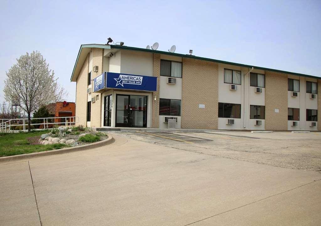 Americas Best Value Inn East Peoria Exteriör bild