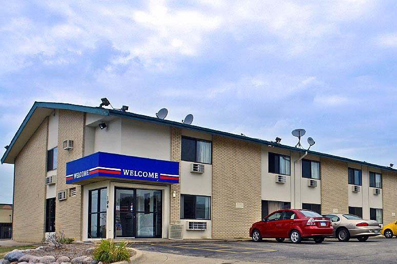 Americas Best Value Inn East Peoria Exteriör bild