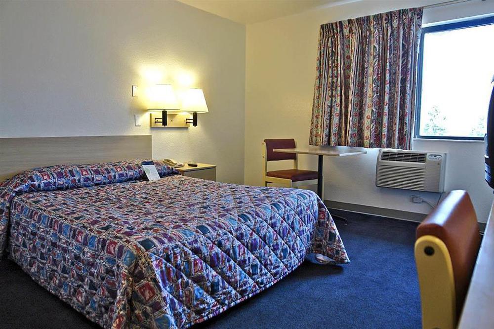 Americas Best Value Inn East Peoria Rum bild