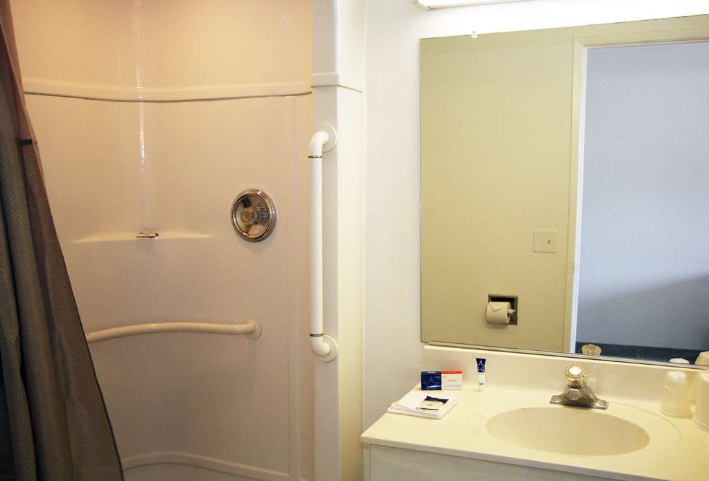 Americas Best Value Inn East Peoria Rum bild