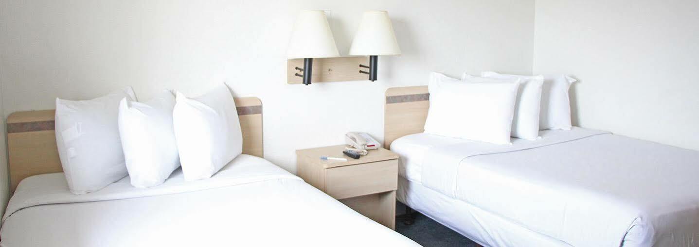 Americas Best Value Inn East Peoria Exteriör bild