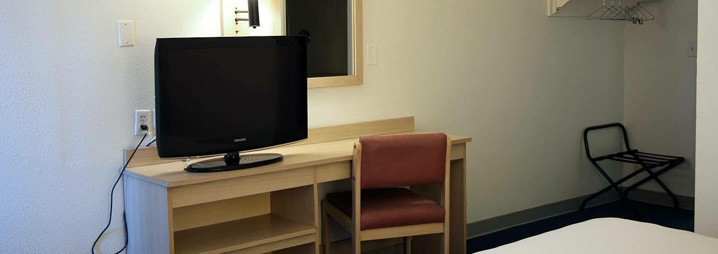 Americas Best Value Inn East Peoria Exteriör bild