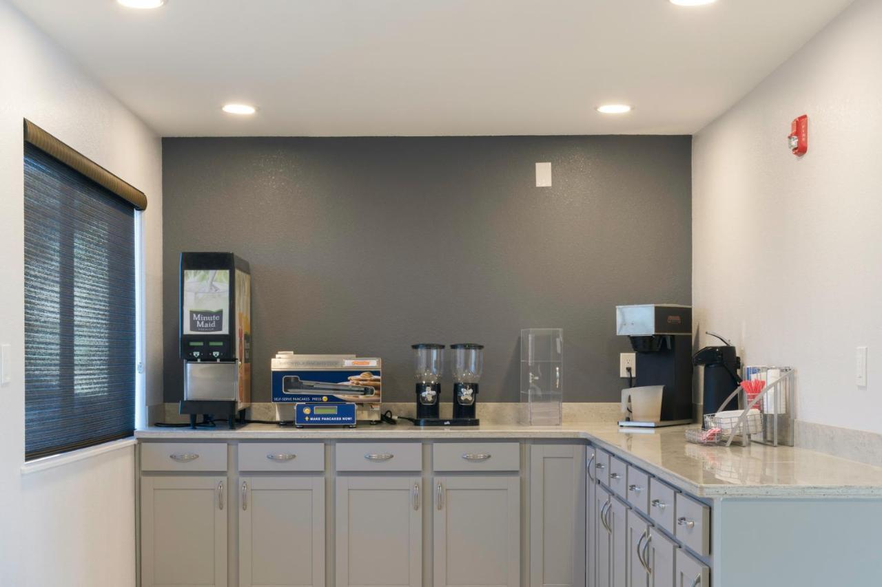 Americas Best Value Inn East Peoria Exteriör bild